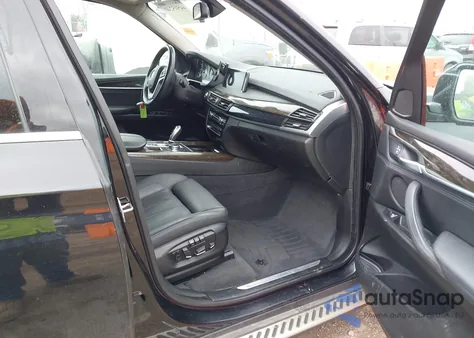 2015 BMW X5 xDrive35D z USA, uszkodzony, nr VIN 5UXKS4C53F0N11906